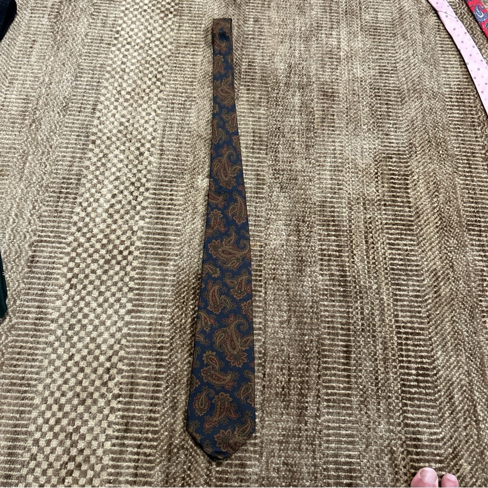 Coach Men's Neck Tie Multicolor Paisley Print 100% Italian Silk 56 x 3.5 - Picture 2 of 4